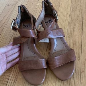 Sofft mauldin wedge sandal - brown. Size 9